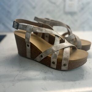 Volatile wedge sandals gold muted size 8 gently worn